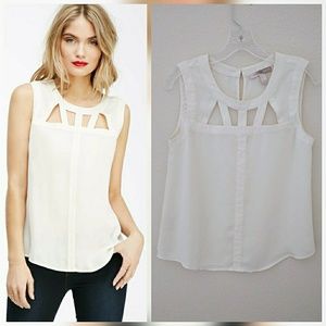 🌟🎉DONATING 8/1 HP Sleeveless top w cutout detail